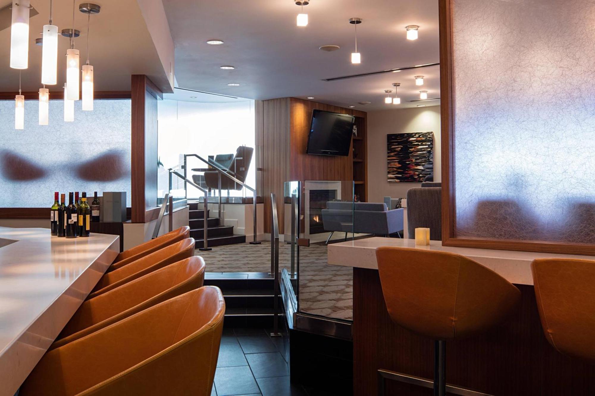 Delta Hotels By Marriott Edmonton South Conference Centre Extérieur photo