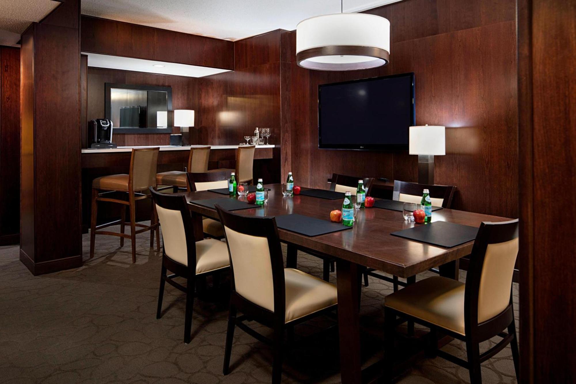 Delta Hotels By Marriott Edmonton South Conference Centre Extérieur photo