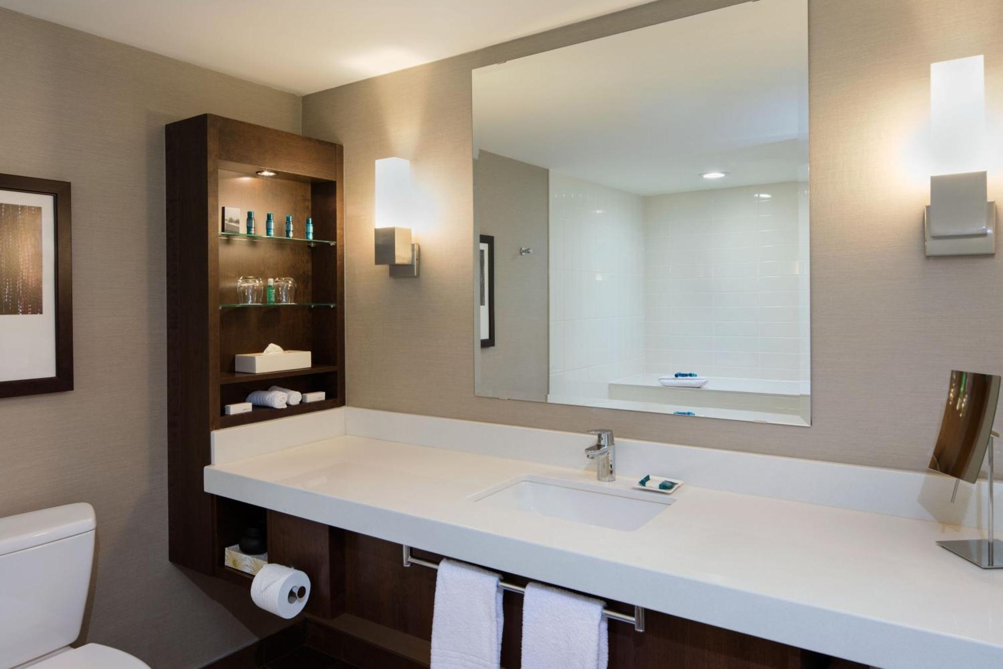 Delta Hotels By Marriott Edmonton South Conference Centre Extérieur photo