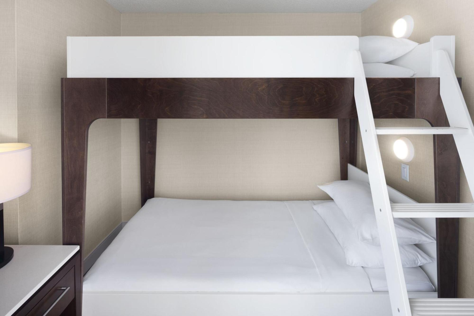Delta Hotels By Marriott Edmonton South Conference Centre Extérieur photo