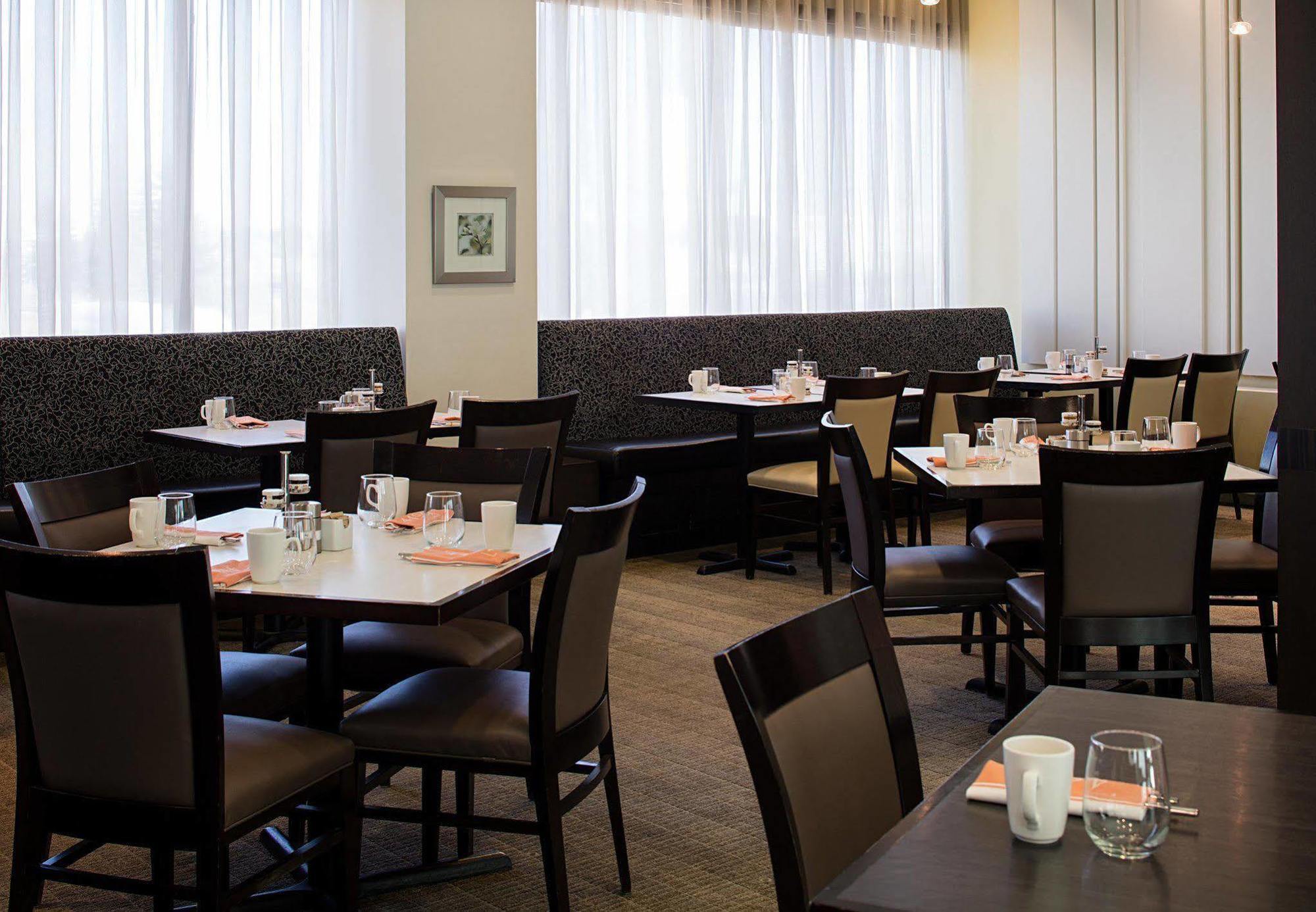 Delta Hotels By Marriott Edmonton South Conference Centre Extérieur photo
